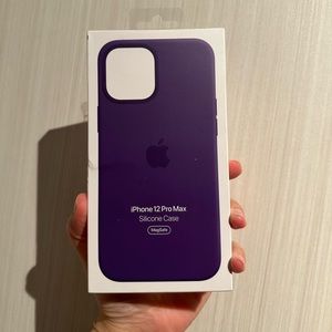 Apple iPhone 12 Pro Max Silicone Case MagSafe in Amethyst